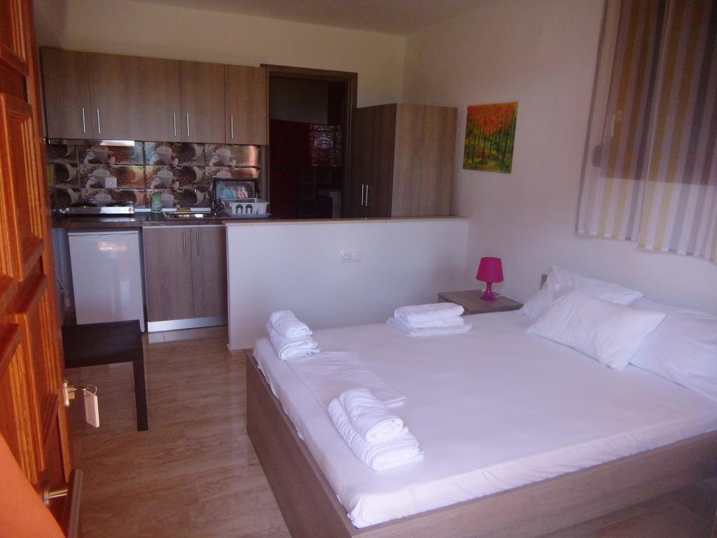 Studios Efi Beach Vourvourou Exterior photo
