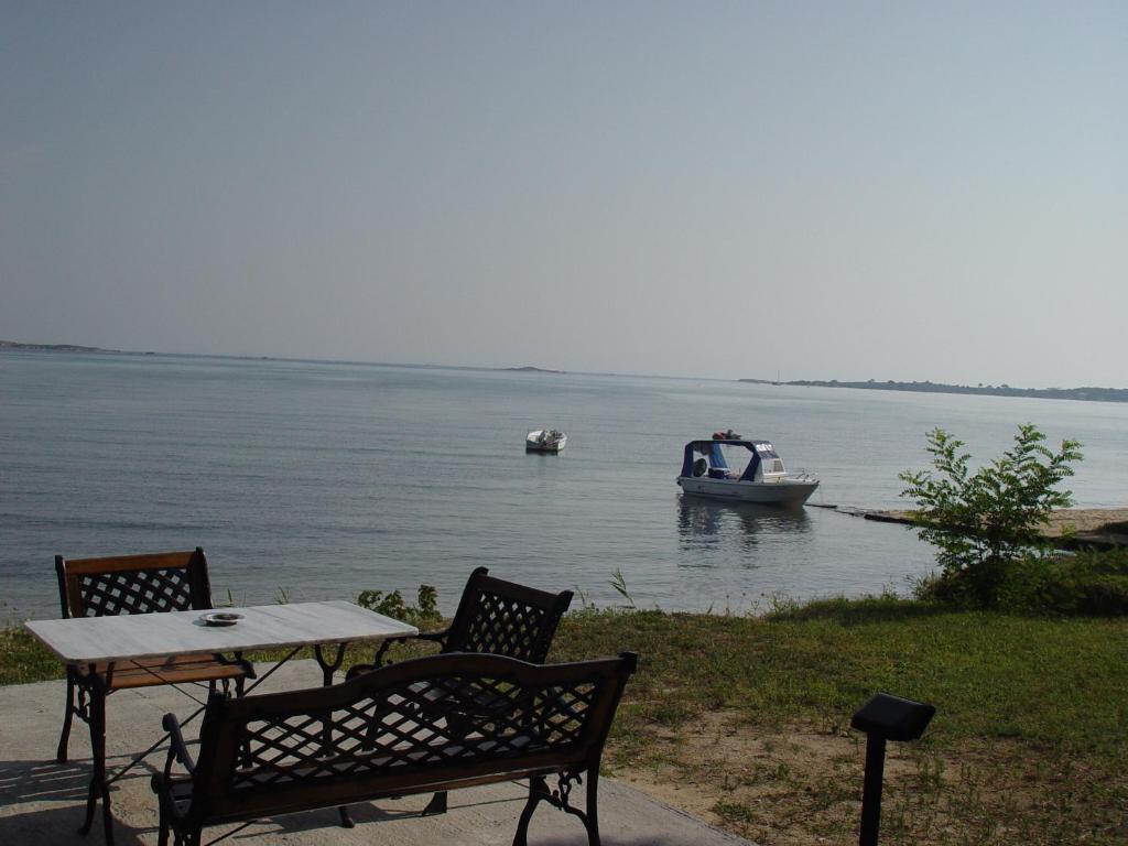 Studios Efi Beach Vourvourou Exterior photo